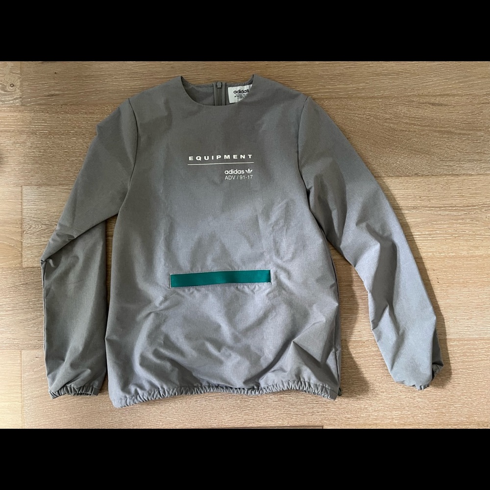Adidas workout crew neck, barely worn, great condition